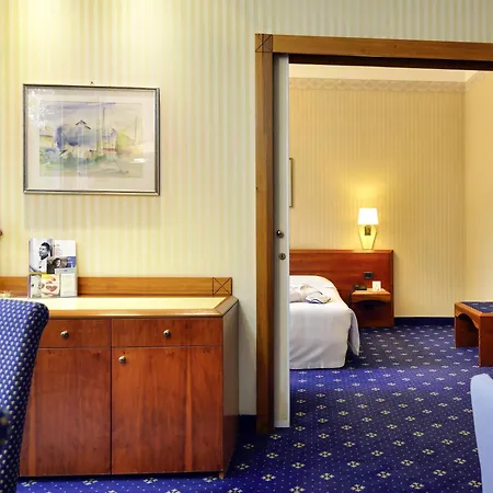 فندق Mercure Centro Astoria ريجّو إيميليا