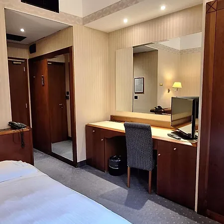 Mercure Centro Astoria מלון 4*
